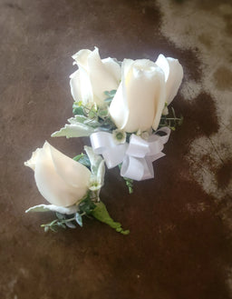 white Roseses corsage and boutonniere